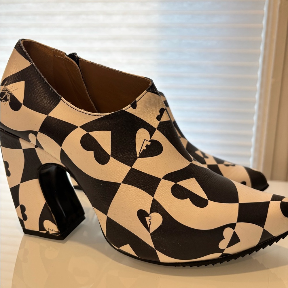 Fluevog Black and White Heart Patterned Women's Shoes size 9
